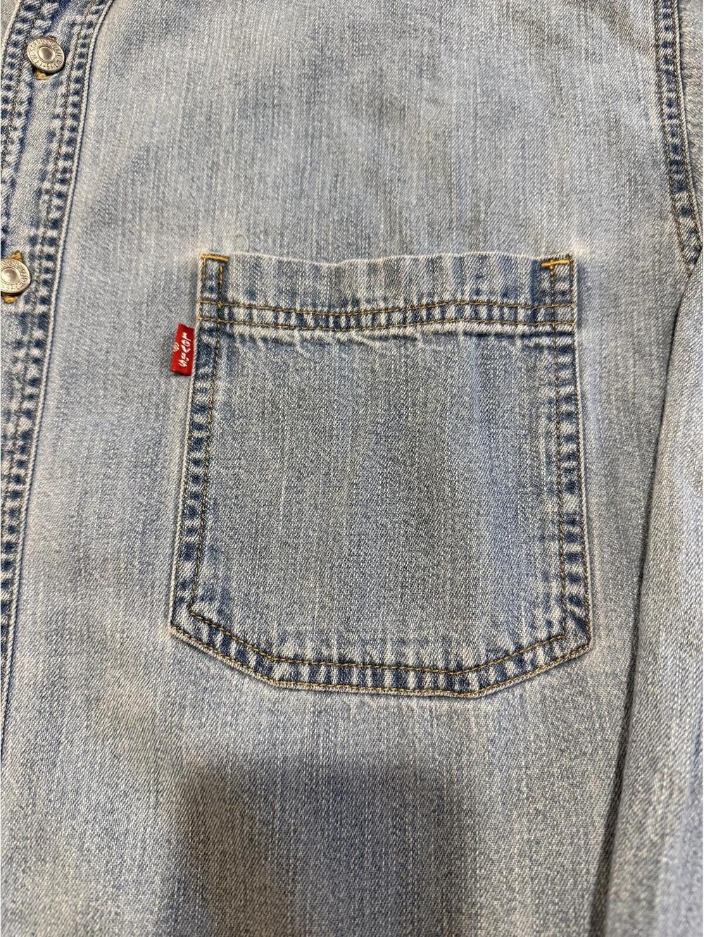 Levi’s Denim Button Up Shirt Women Large  100% Cotton Long Sleeve Oversized - Picture 2 of 4